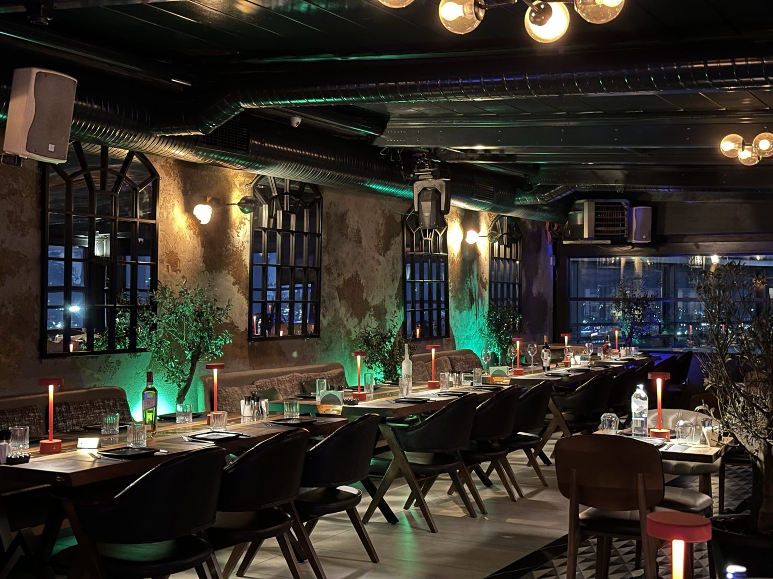 Lotiz Lounge rooftop dining room in Istanbul Old City
